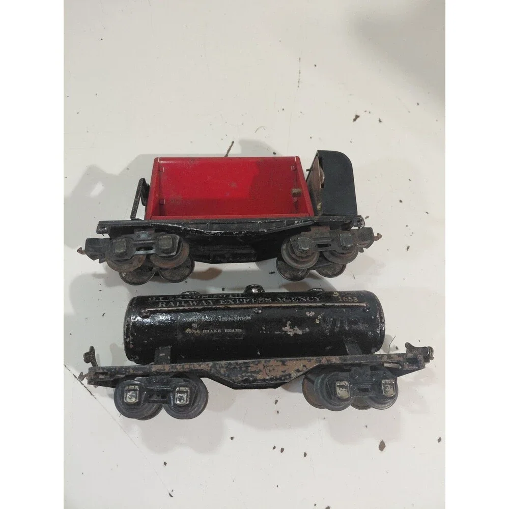 2 Lionel Train O Gauge Model Railroad Pre War Freight Car (REA Tanker Dump Car)